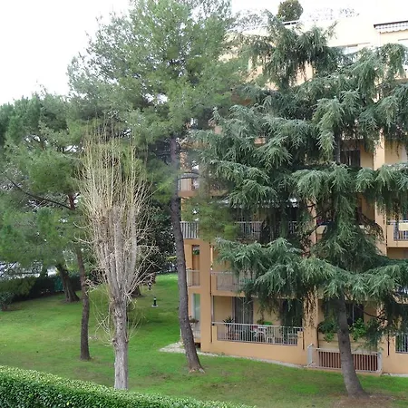 Studio Le 5 *