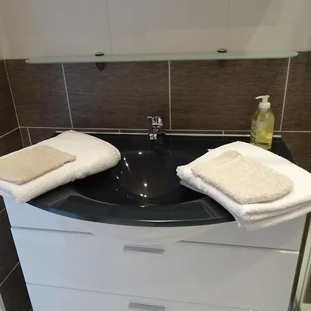 Studio Le 5 Apartment